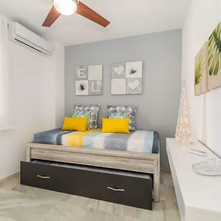 N&a Timon 1 - 3br Oceanfront アパート ベナルマデナ